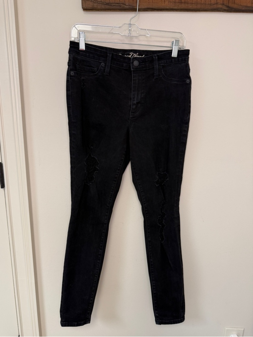 Universal Thread: Women's High Rise Black Jegging, Distressed, Size 8/29R